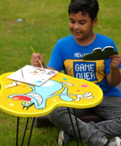 Alternative view of Oggy Table and Cockroach